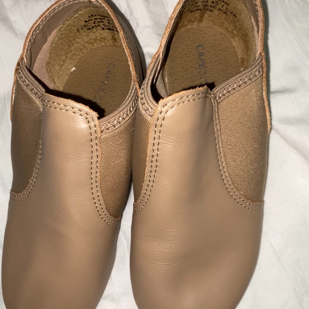 Girls Capezio EJ2C Caramel Jazz Shoes
